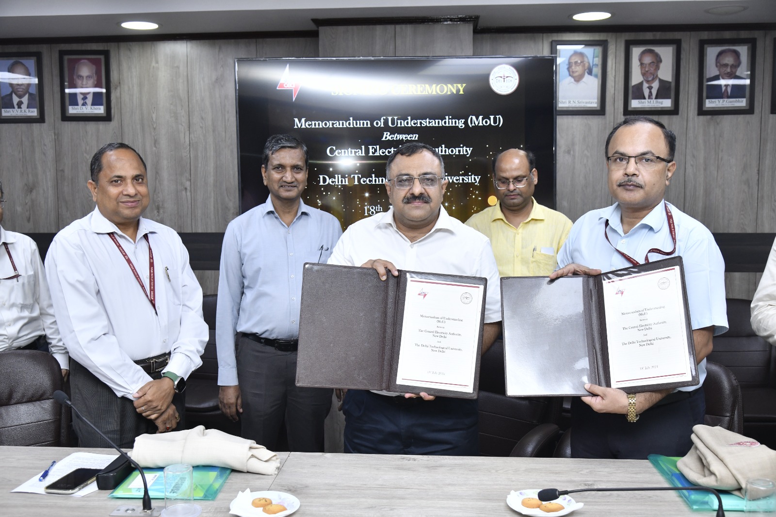 MoU signing ceremony photo 2 between CEA and NCEET, DTU